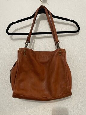 American Leather Co Tote tan shoulder bag.
